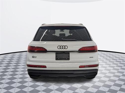 2022 Audi Q7 45 Premium Plus