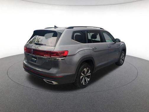 Platinum Gray Metallic 2025 Volkswagen Atlas 2.0T SE