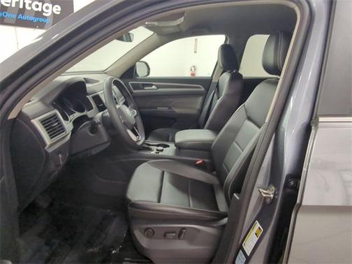 Platinum Gray Metallic 2021 Volkswagen Atlas 3.6L SE w/Technology