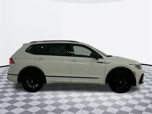 2022 Volkswagen Tiguan 2.0T SE R-Line Black 4MOTION