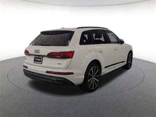 2022 Audi Q7 55 Premium Plus