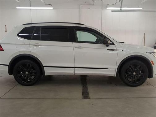 2022 Volkswagen Tiguan 2.0T SE R-Line Black 4MOTION