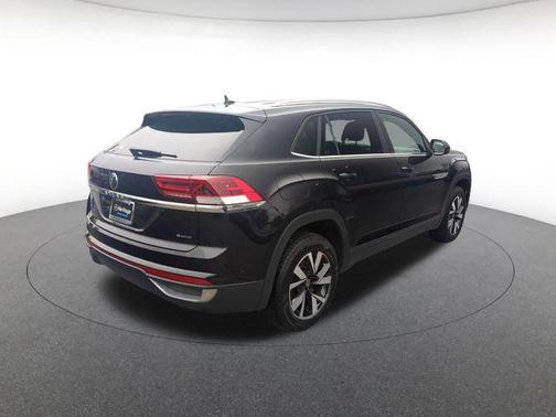 Deep Black Pearl 2023 Volkswagen Atlas Cross Sport 2.0T SE