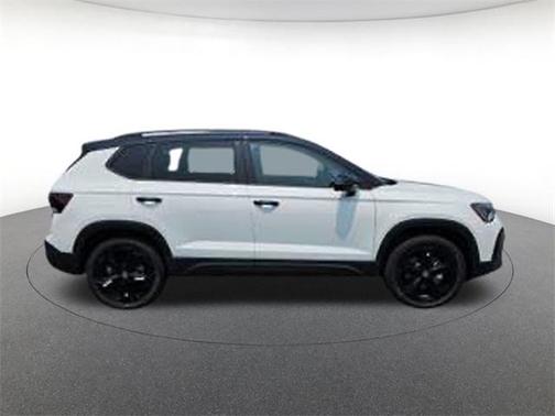 2025 Volkswagen Taos 1.5T SE Black