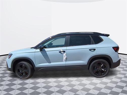2025 Volkswagen Taos 1.5T SE Black