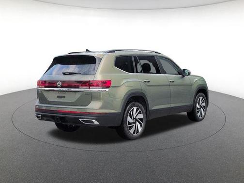 Green 2026 Volkswagen Atlas 2.0T SE w/Technology 4MOTION
