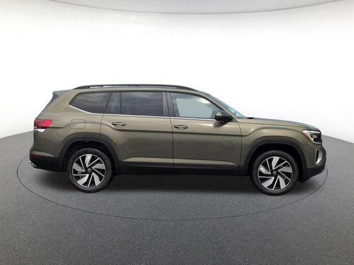 Green 2026 Volkswagen Atlas 2.0T SE w/Technology 4MOTION