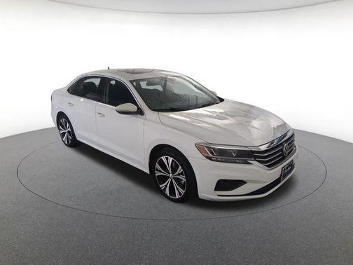 Pure White 2022 Volkswagen Passat 2.0T SE