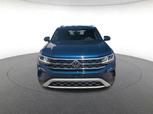 Blue Metallic 2022 Volkswagen Atlas Cross Sport 2.0T SE w/Technology 4MOTION