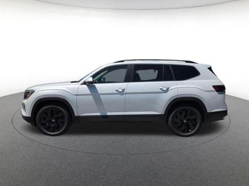 Opal White 2026 Volkswagen Atlas 2.0T SE w/Technology 4MOTION
