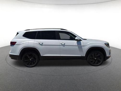 Opal White 2026 Volkswagen Atlas 2.0T SE w/Technology 4MOTION