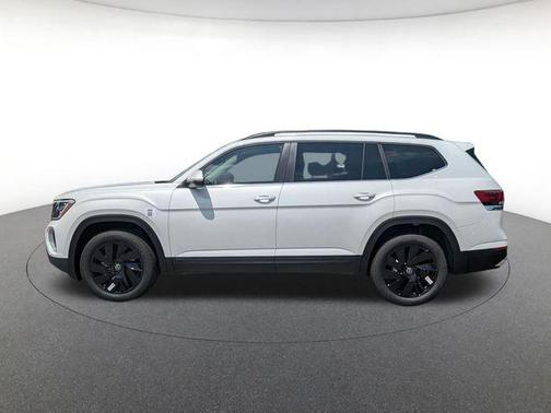 Opal White 2026 Volkswagen Atlas 2.0T SE w/Technology 4MOTION