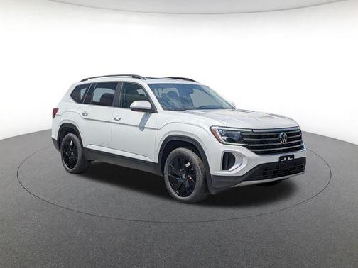 Opal White 2026 Volkswagen Atlas 2.0T SE w/Technology 4MOTION