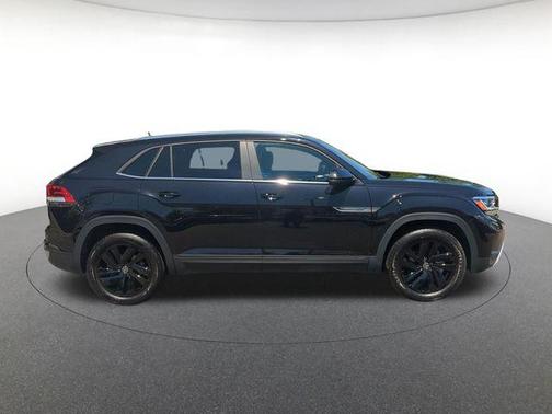 Deep Black 2023 Volkswagen Atlas Cross Sport 3.6L V6 SE w/Technology