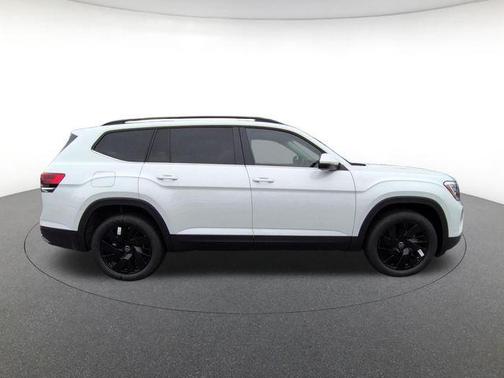 Opal White 2026 Volkswagen Atlas 2.0T SE w/Technology 4MOTION