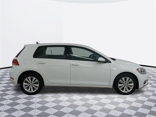 2018 Volkswagen Golf TSI S