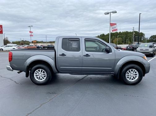 Photo 2 of 3 of 2020 Nissan Frontier SV