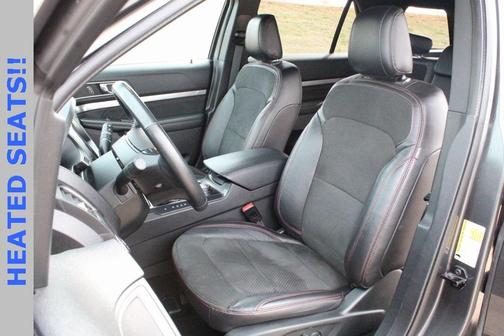 Photo 4 of 45 of 2019 Ford Explorer XLT
