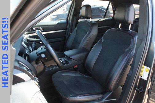Photo 4 of 43 of 2019 Ford Explorer XLT