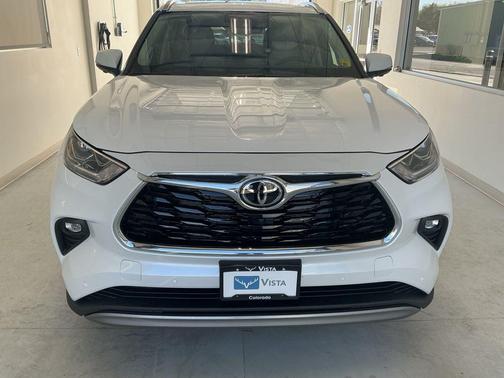 Wind Chill Pearl 2026 Toyota Highlander Hybrid Platinum