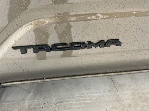 06x1 2026 Toyota Tacoma Hybrid TRD Off Road