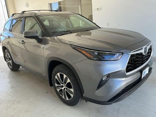 Heavy Metal 2026 Toyota Highlander Hybrid XLE