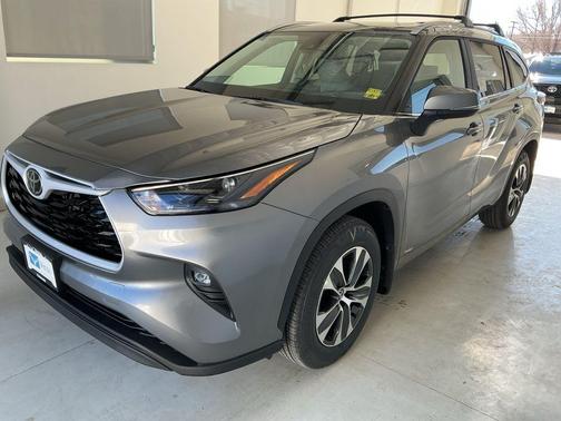 Heavy Metal 2026 Toyota Highlander Hybrid XLE