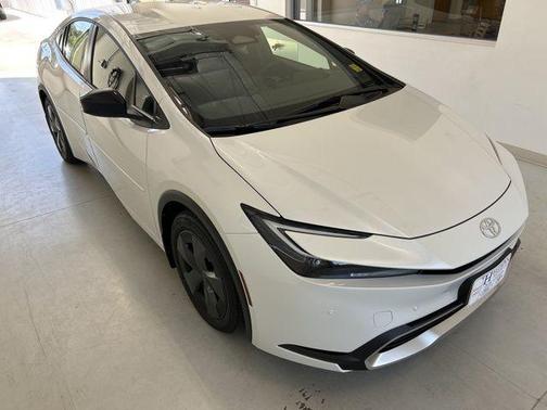 2025 Toyota Prius Plug-In Hybrid SE