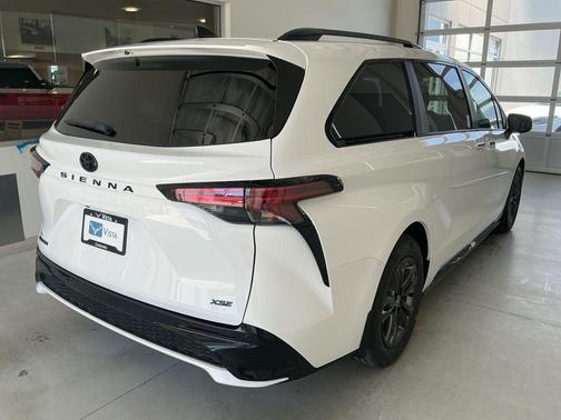 Ice Cap 2026 Toyota Sienna XSE 7 Passenger