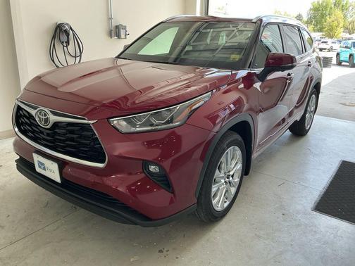 Ruby Flare Pearl 2026 Toyota Highlander Hybrid Limited