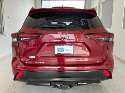 Ruby Flare Pearl 2026 Toyota Highlander Hybrid XLE