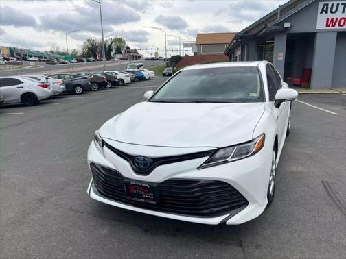 2018 Toyota Camry Hybrid SE