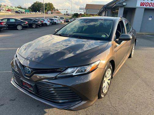 2019 Toyota Camry Hybrid SE
