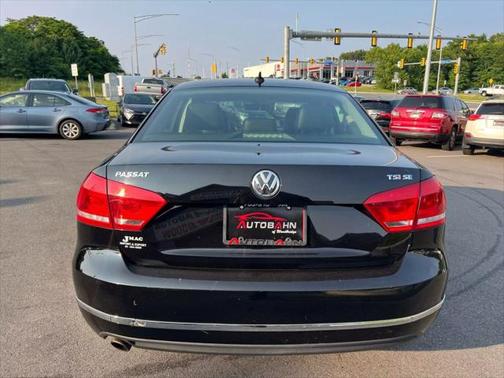 2015 Volkswagen Passat 1.8T Auto SE w/Sunroof & Nav