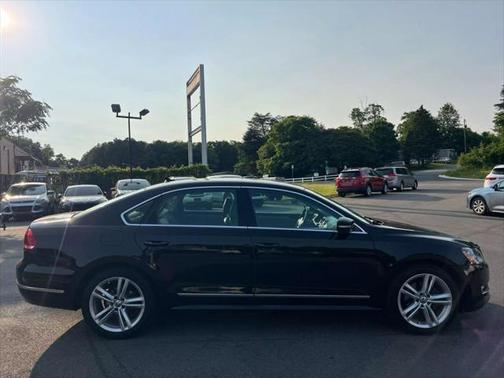 2015 Volkswagen Passat 1.8T Auto SE w/Sunroof & Nav