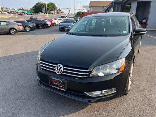 2015 Volkswagen Passat 1.8T Auto SE w/Sunroof & Nav