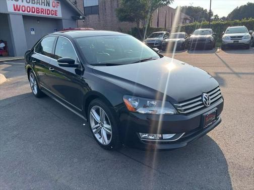 2015 Volkswagen Passat 1.8T Auto SE w/Sunroof & Nav