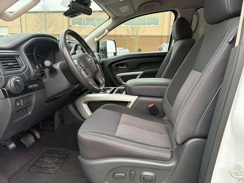 2023 Nissan Titan XD SV