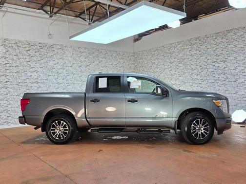 2024 Nissan Titan SV
