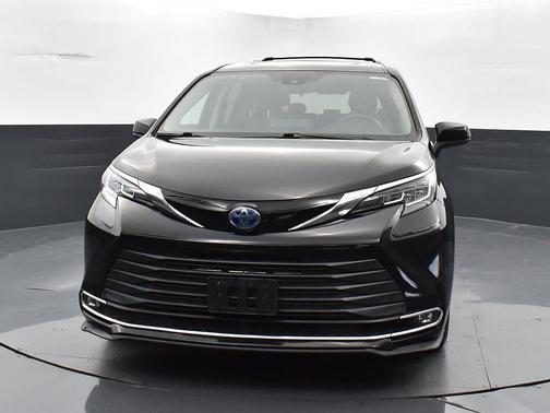 2022 Toyota Sienna XLE 7 Passenger