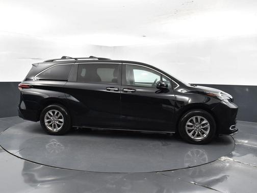 2022 Toyota Sienna XLE 7 Passenger