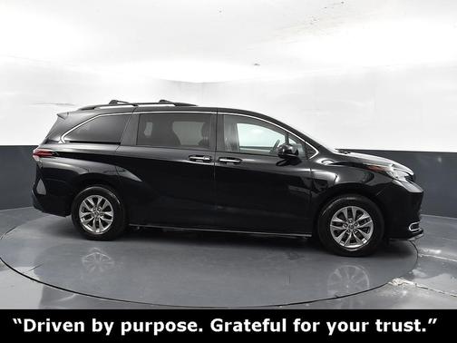 2022 Toyota Sienna XLE 7 Passenger