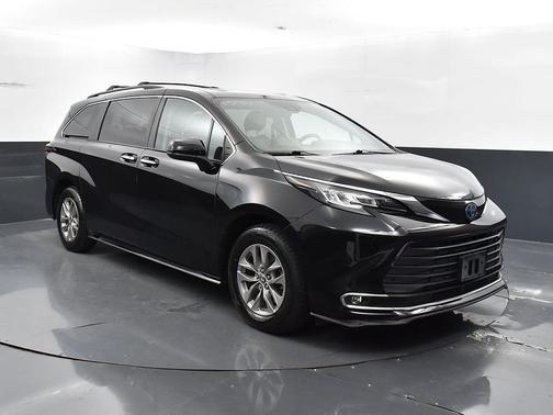 2022 Toyota Sienna XLE 7 Passenger