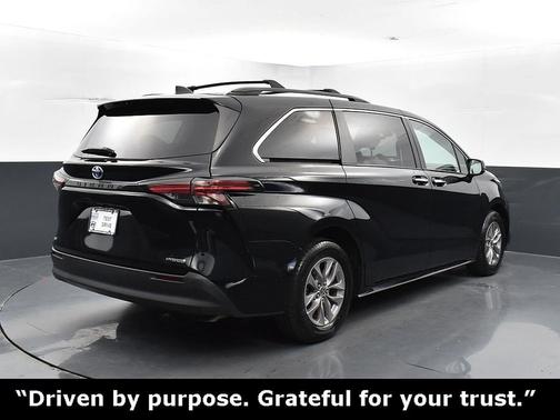 2022 Toyota Sienna XLE 7 Passenger
