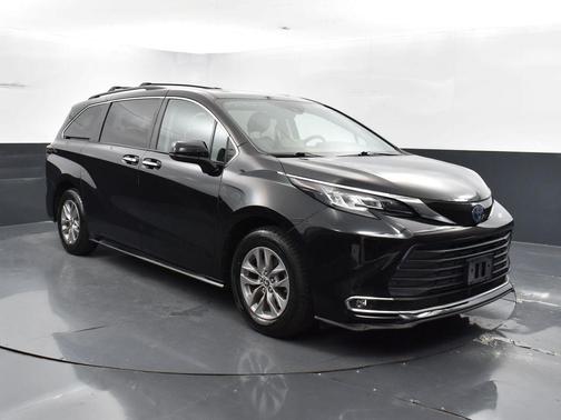 2022 Toyota Sienna XLE 7 Passenger