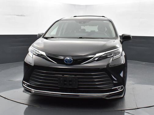 2022 Toyota Sienna XLE 7 Passenger