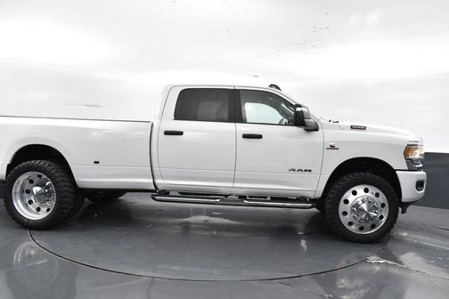 2024 RAM 3500 Big Horn Crew Cab 4x4 8' Box