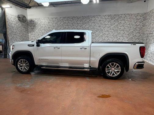 White Frost Tricoat 2021 GMC Sierra 1500 SLT