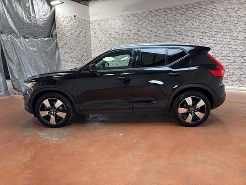 2021 Volvo XC40 T5 Momentum