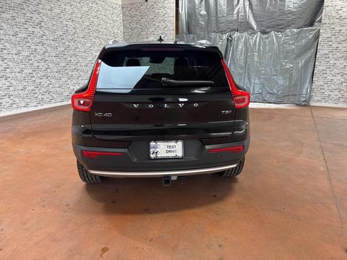 2021 Volvo XC40 T5 Momentum